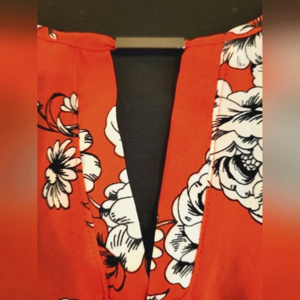 TORRID Red, Black, & White Floral Sleeveless Top (Torrid Size 0/Large) - Picture 4 of 15